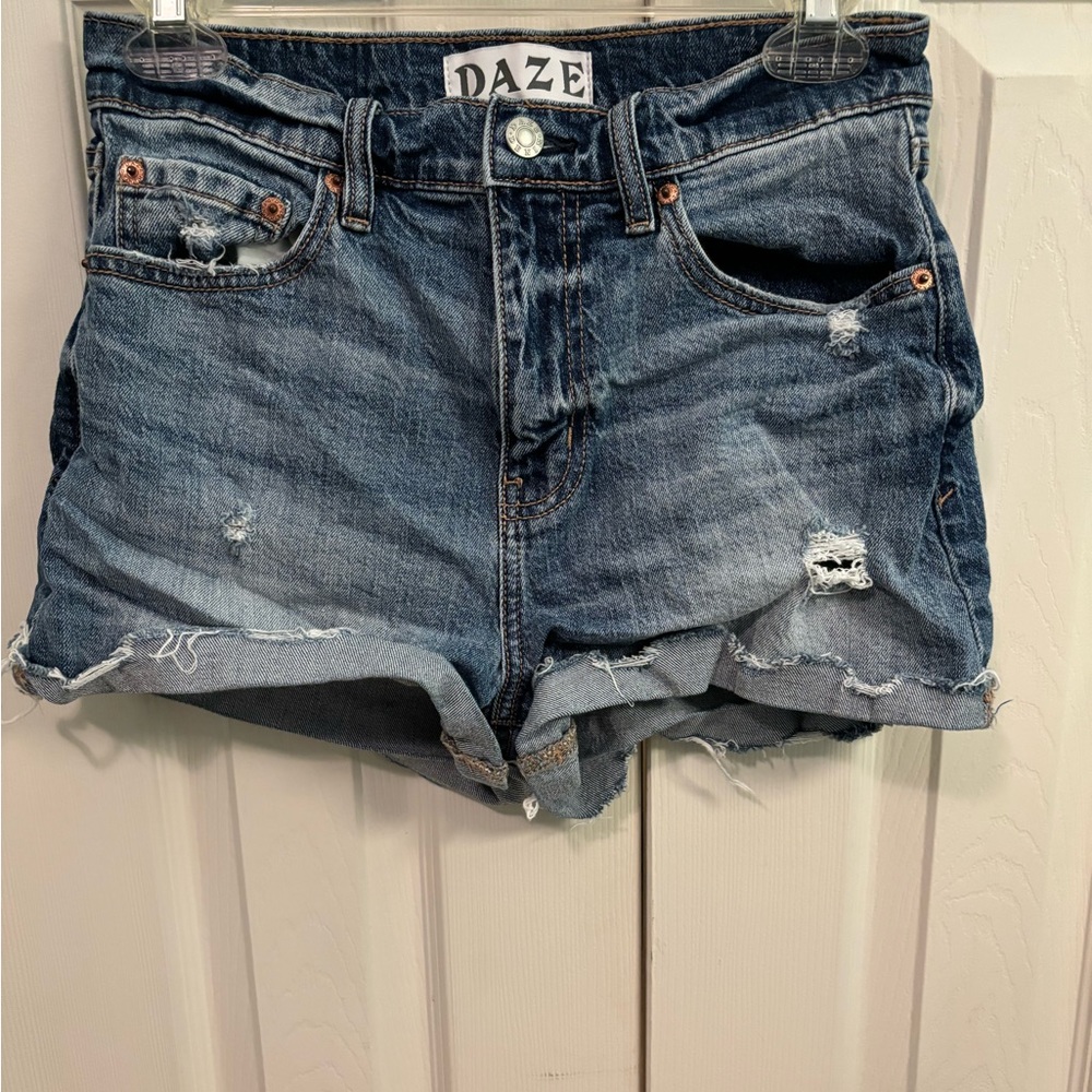 Daze Jean Light Wash Short in Size 26